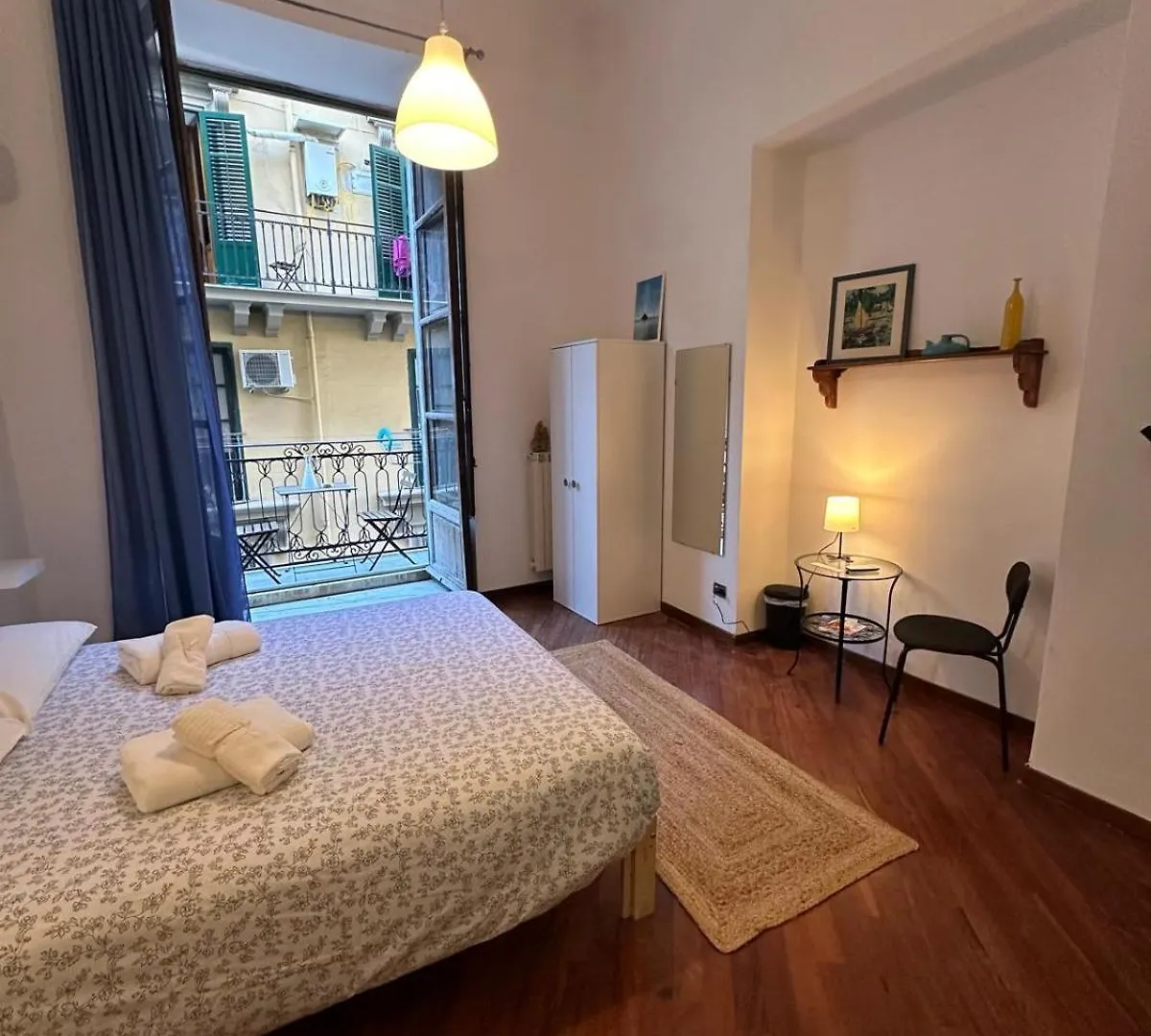 Quarto em Acomodações Particulares La Finestra Sugli Archi Apartamento Palermo
